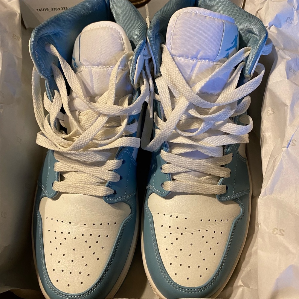 Woman’s Nike Mid 1 excellent condition. Worn 2 times.